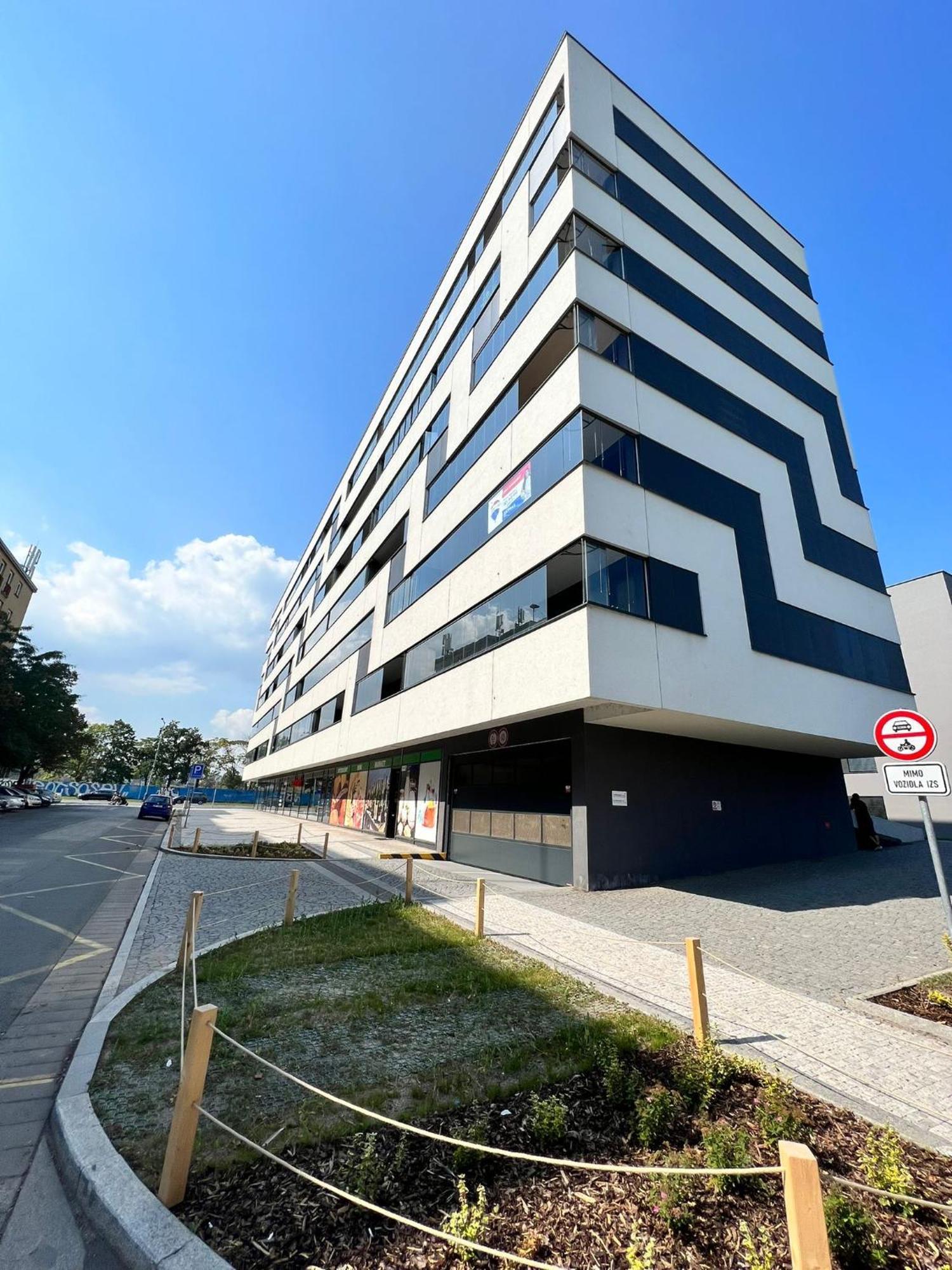 Luxury Pearl With Parking Place In Holesovice Prag Exteriör bild